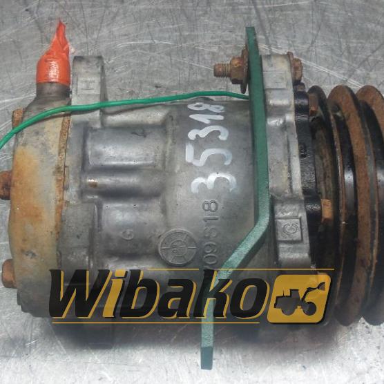 Air conditioning compressor Volvo B709S18