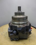 Repair of a drive motor for Komatsu PC210LC-3 crawler excavator
