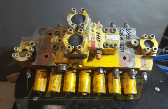 Distributor Liebherr A900 M/7