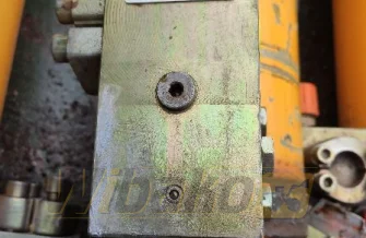Cylinder lock / safety valve Liebherr R904C 5009395
