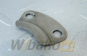 Camshaft thrust bracket pompy wtryskowej Kubota 15221-16320