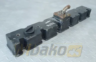 Cylinder head cover for engine Komatsu SAA6D114E-1 3930904