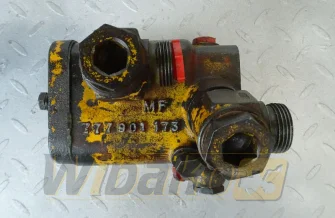 Oil filter housing for engine Hanomag D943 777901173