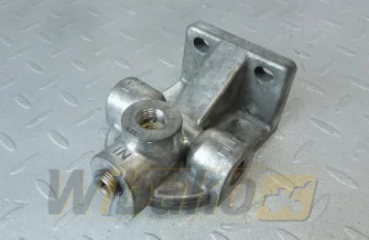 Coolant filter mount Cummins 3848717