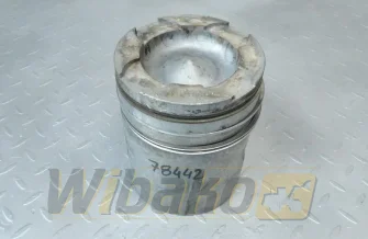 Engine piston for engine Harvester H25 682986C1