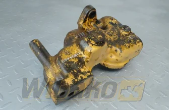 Oil filter bracket for engine Harvester H25 684453C1