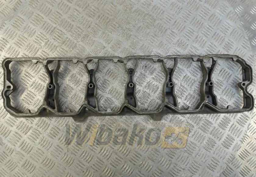Valve cover Cummins 3975943 – used
