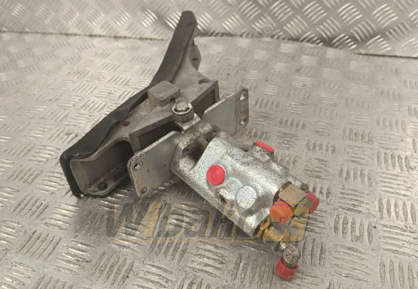 Pedal Liebherr VG7-2/3 L07 9079259-101 – used