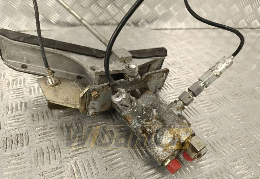 Pedal Liebherr VG7 - 2/3 R07 9079258-101 – used
