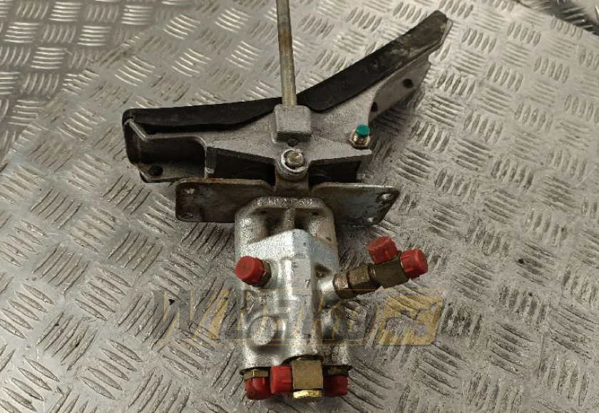 Pedal Liebherr BG-7 2/3 L 01 9882965-000 – used