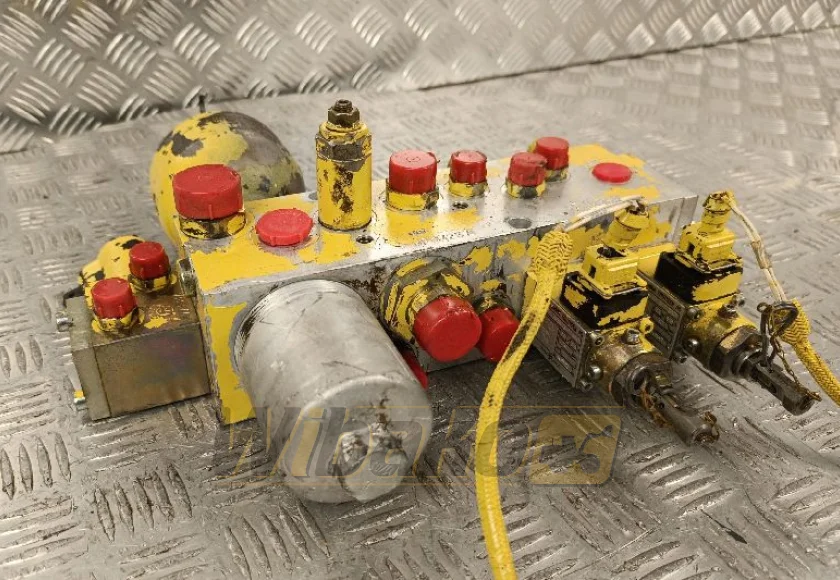 Valve set Liebherr 0F7428A 5616340 – used