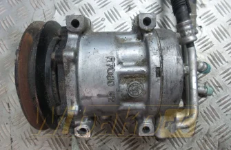 Air conditioning compressor Komatsu WA470 6K R708D S2