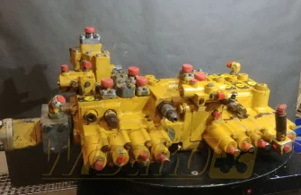 Hydraulic distributor Caterpillar 114-1085