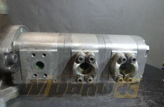 Gear pump Poclain 30125697 P4743520A