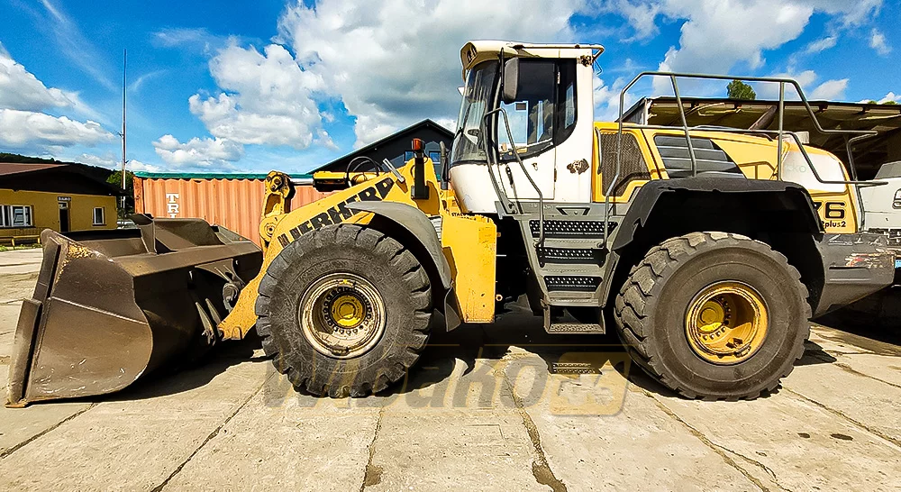 wheel loader