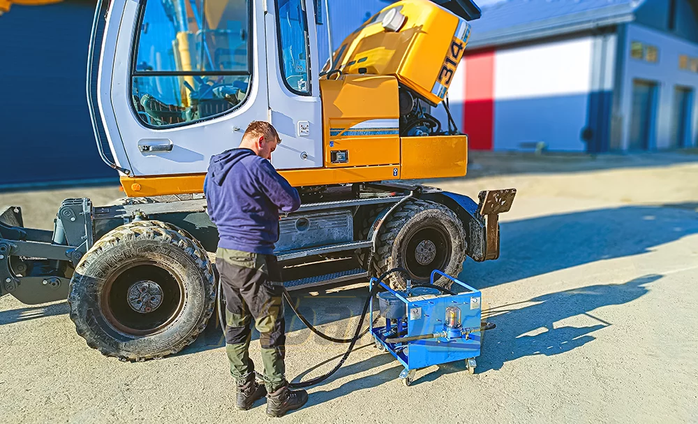 filtration of hydraulic oil