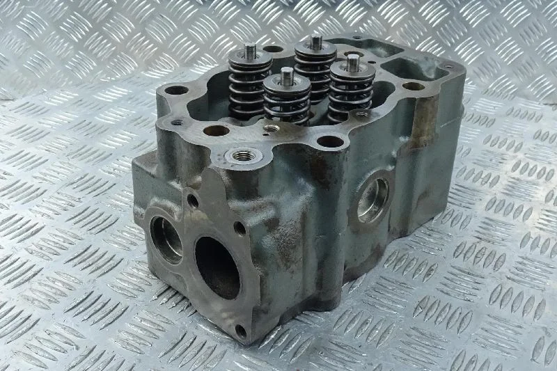 Liebherr D934 engine cylinder head
