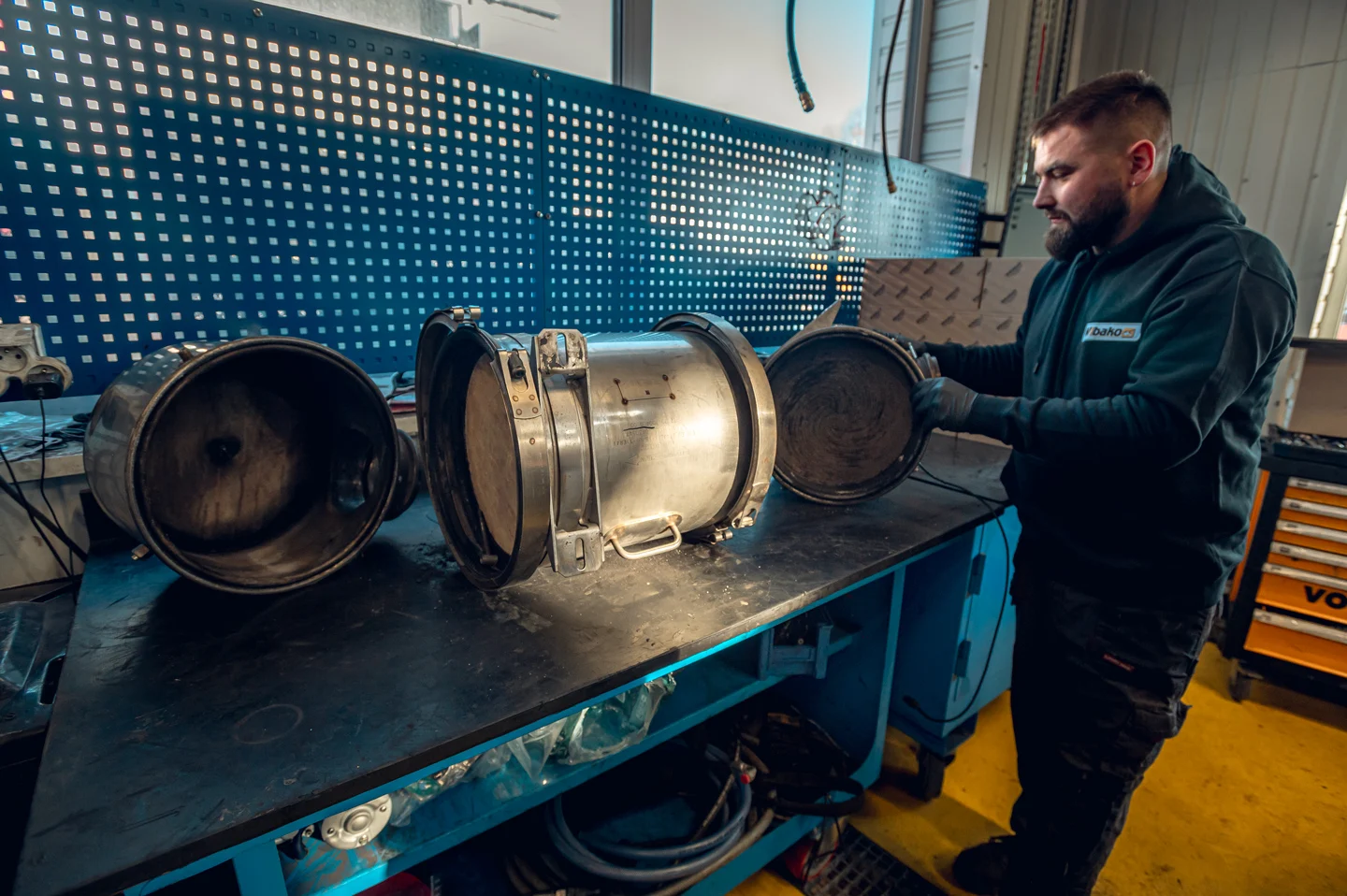 Clean DPF filter after regeneration