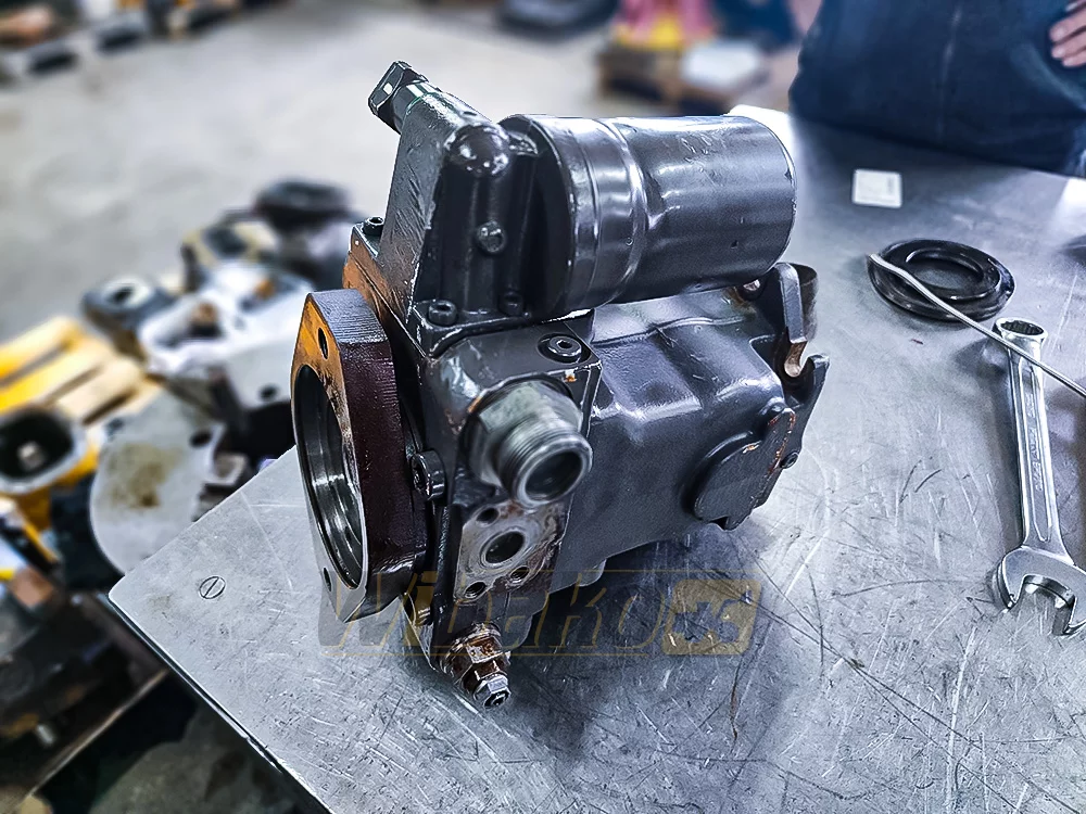 hydraulic motor in the workshop