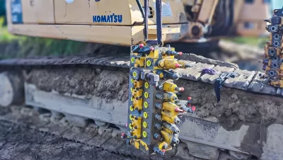 Hydraulic Pump and Distributor from Komatsu Excavator