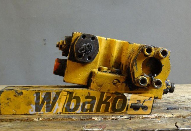 Cylinder valve Liebherr R932